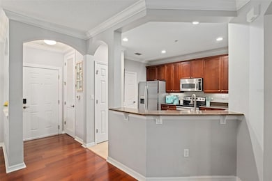 Kitchen with breakfast bar