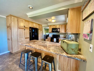 605 N 5th St, Central Point, OR 97502 - photo 5