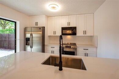 812 SW 119th Way, Davie, FL 33325 - photo 6