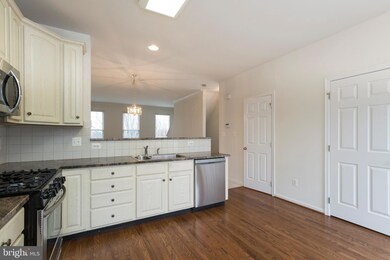 25377 Crossfield Dr, Chantilly, VA 20152 - photo 6