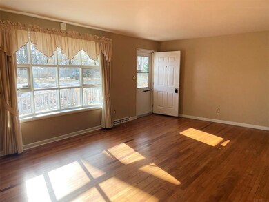 1820 Laurel Dr, Columbus, IN 47203 - photo 2