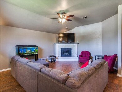 4016 Gyrfalcon Dr, Norman, OK 73072 - photo 6