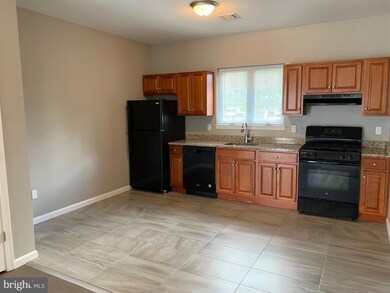 132 William St unit D, Hightstown, NJ 08520 - photo 5