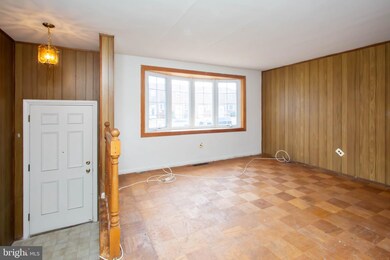 907 Circle Dr, Halethorpe, MD 21227 - photo 4