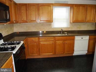 7109 Harrison Ln, Alexandria, VA 22306 - photo 3