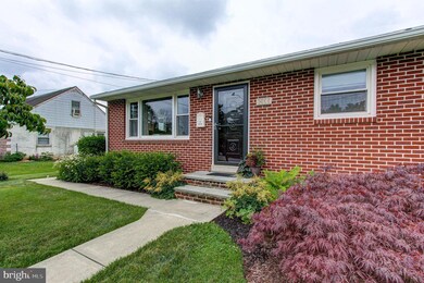 802 Center St, Pottstown, PA 19464 - photo 2