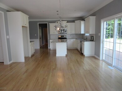 1139 Woodberry Dr, Mountain Top, PA 18707 - photo 6