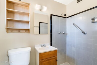 3502 N Olive (17)