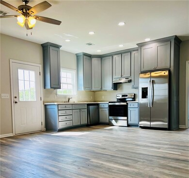 11774 Henry St, Claxton, GA 30417 - photo 3