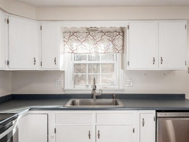 29 Nesenkeag Dr, Litchfield, NH 03052 - photo 5