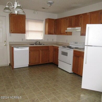 155 Lakewood Dr unit B, Jacksonville, NC 28546 - photo 3