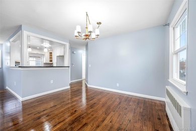 22 Sandalwood Ave unit 2nd Floor, Valley Stream, NY 11581 - photo 5