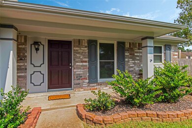 4016 Spring Brook Ct, Pearland, TX 77584 - photo 3