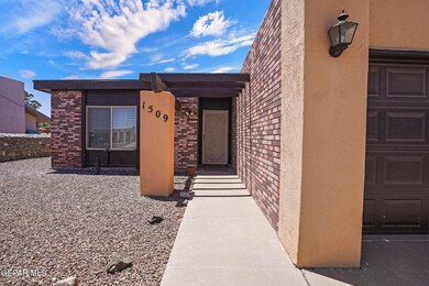 1509 Opossum Cir, Horizon City, TX 79928 - photo 7