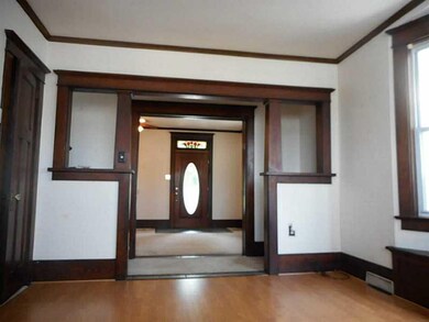Dining Room. Leaded window & small window seat w/s