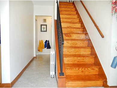 Entry/Foyer.