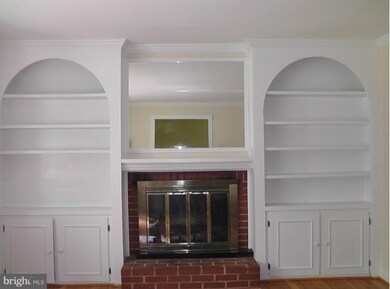 2123 Reynolds St, Falls Church, VA 22043 - photo 6