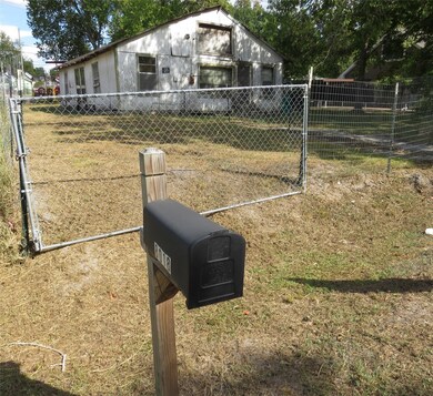 8018 Beckley St, Houston, TX 77088 - photo 5