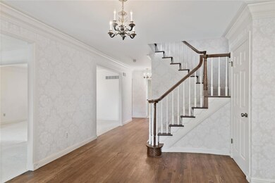 spacious foyer again !