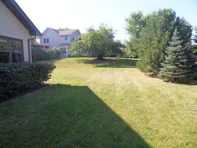 1677 Apache Dr, Naperville, IL 60563 - photo 6