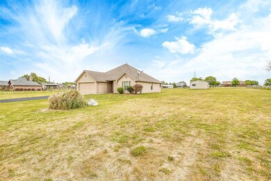 114 Savannah Dr, Weatherford, TX 76087 - photo 4