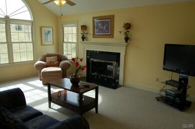 4846 Harvest Ln, Zionsville, PA 18092 - photo 4