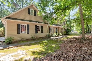 View of front of house featuring a porch