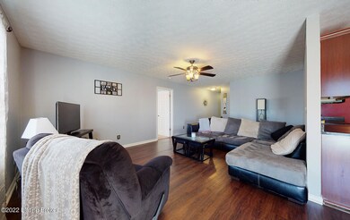 7033-Shutesbury-Cir-_022