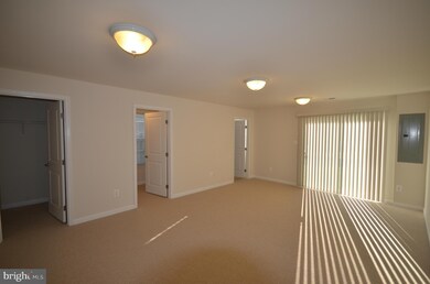 22926 Chinkapin Oak Terrace, Sterling, VA 20166 - photo 3