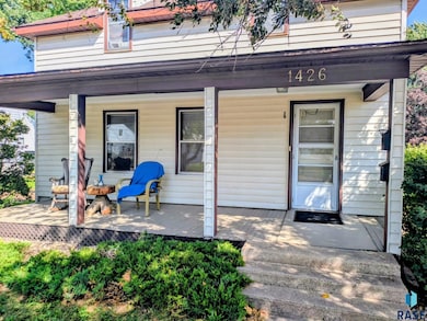 1426 E 17th St, Sioux Falls, SD 57104 - photo 2