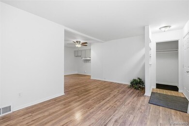 755 Scottwood St, Pontiac, MI 48340 - photo 5