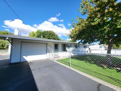 3821 Sturdivant Ave, Klamath Falls, OR 97603 - photo 2