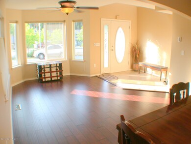 Very large living room, 22.5' X 13'!