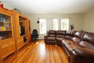 301 Lightner Ave, Staten Island, NY 10314 - photo 4