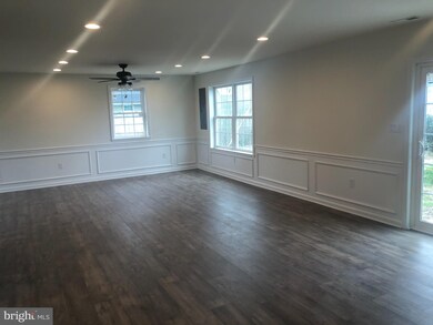 367 Appletree Dr, Levittown, PA 19055 - photo 4