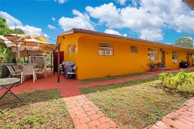 129 SE 5th St, Hallandale Beach, FL 33009 - photo 4
