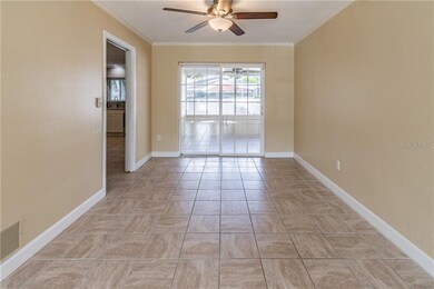 Dining room with sliding doors to screened in lana