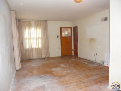 1817 SW Wayne Ave, Topeka, KS 66604 - photo 3