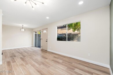 1136 N 84th Pl - 07