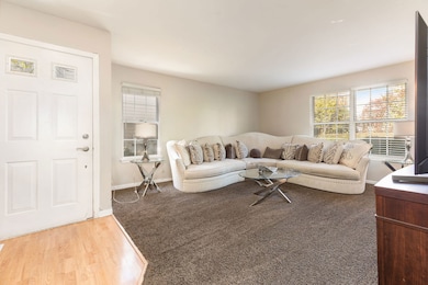 22 Tyler Ct unit A, Streamwood, IL 60107 - photo 6