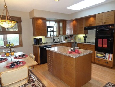 Kitchen & Dinette
