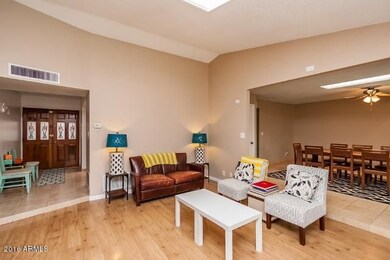 1650 E Glencove St Living rm