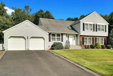 17 Carriage Ct Marlboro-large-002-113-Fr