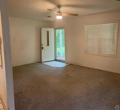 2324 SW Eveningside Dr, Topeka, KS 66614 - photo 2