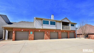 4591 N Thornhill Dr, Peoria, IL 61615 - photo 2