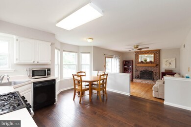 498 Hawkridge Ln, Sykesville, MD 21784 - photo 3