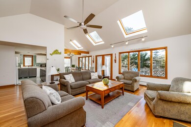 28 Vickers St, Edgartown, MA 02539 - photo 4