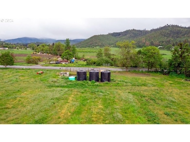 3060 S Stage Rd, Medford, OR 97501 - photo 2
