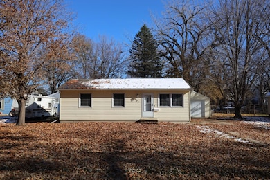 418 S 13th St, Estherville, IA 51334 - photo 3