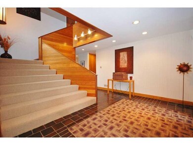 Entry/Foyer.